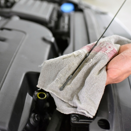 Motoröl regelmäßig kontrollieren
