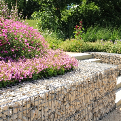Gabionen-Gartenmauern selber bauen