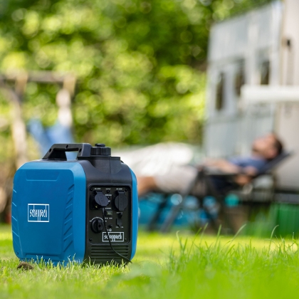 Stromerzeuger und Photovoltaik-Anlage