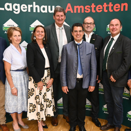 v.l.n.r: Franz Zellner, Franz Wieser, Adelheid Ettlinger, Mag. Michaela Rammel, Dir. Gerhard Kamleithner, Obmann Andreas Pittersberger, GD Dr. Johannes Schuster, AR Vors. Johannes Edinger, Stefan Jachs, ÖkR Franz Jetzinger