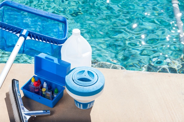 Pool Pflegemittel, um den Pool zu reinigen