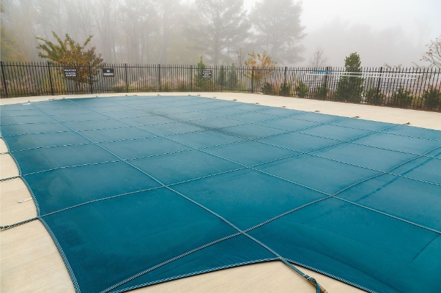 Poolabdeckung für den Winter