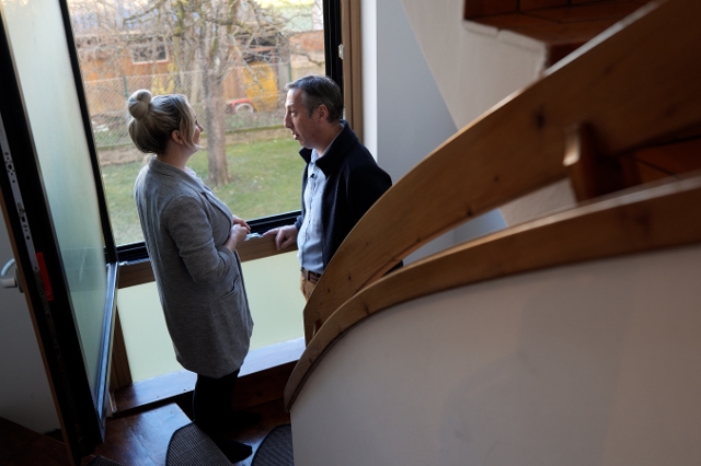Walter und Eva bei der Treppe Lagerhaus Homestory