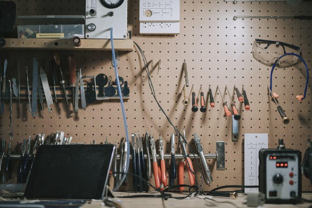 Hobby-Werkstatt mit einer Lochwand