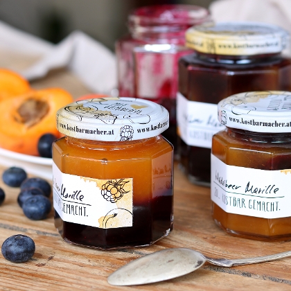 Marmelade mit Heidelbeeren und Marillen