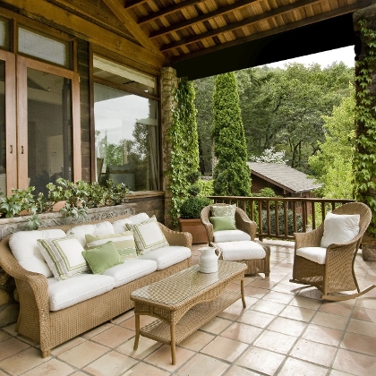 Terrasse mit Fliesenboden