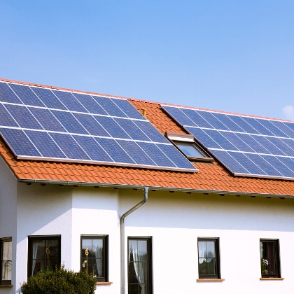 Dach mit Photovoltaikanlage