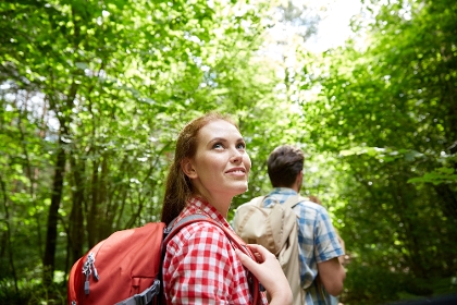 Frau beim Wandern