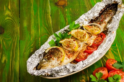 Gegrillter Fisch in Alufolie