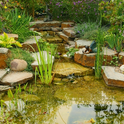 Gartenteich mit Naturstein
