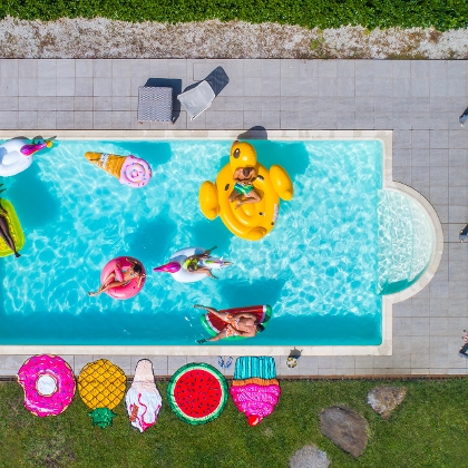 Pool aus der Vogelperspektive